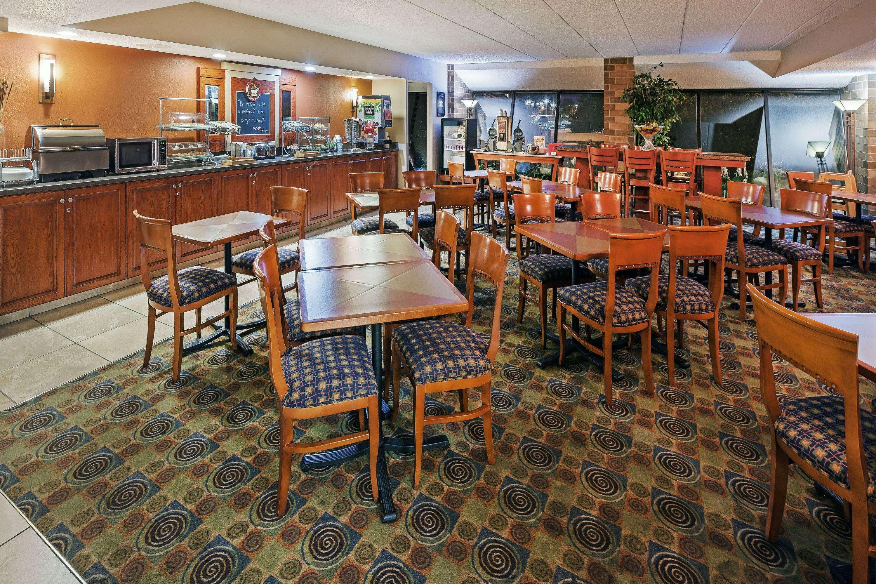 Hotel Americinn By Wyndham Omaha