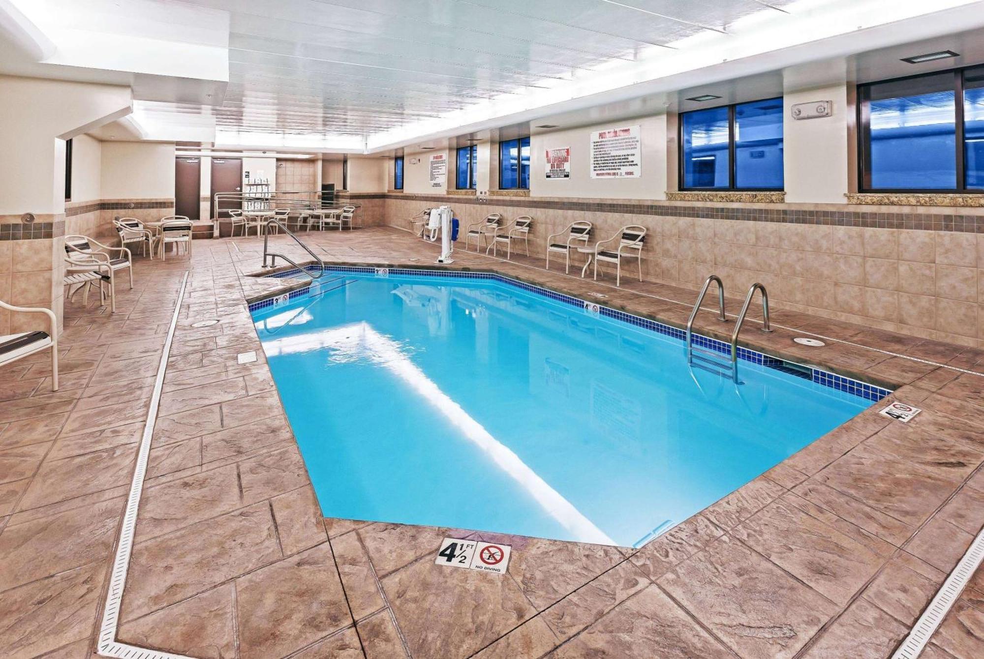 Hotel Americinn By Wyndham 3*