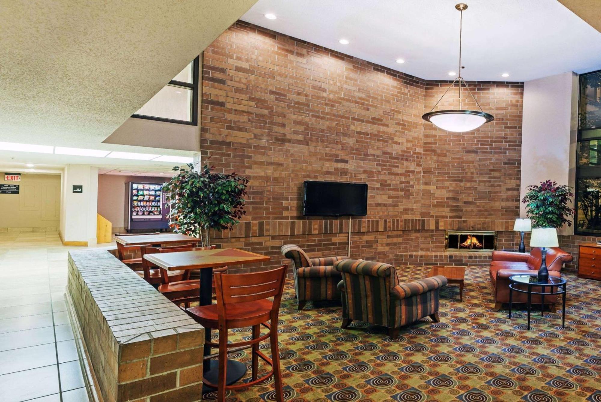 Americinn By Wyndham Hotel